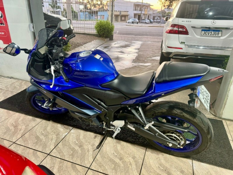 YZF R3 ABS - 2023 - LAGOA VERMELHA