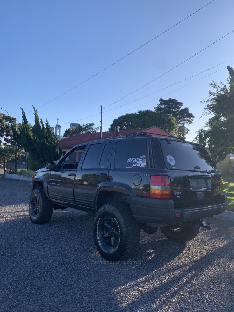 GRAND CHEROKEE 4.0 LAREDO 4X4 6I 12V GASOLINA 4P AUTOMÁTICO - 1998 - CAXIAS DO SUL