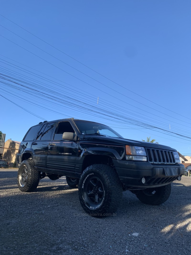 GRAND CHEROKEE 4.0 LAREDO 4X4 6I 12V GASOLINA 4P AUTOMÁTICO - 1998 - CAXIAS DO SUL