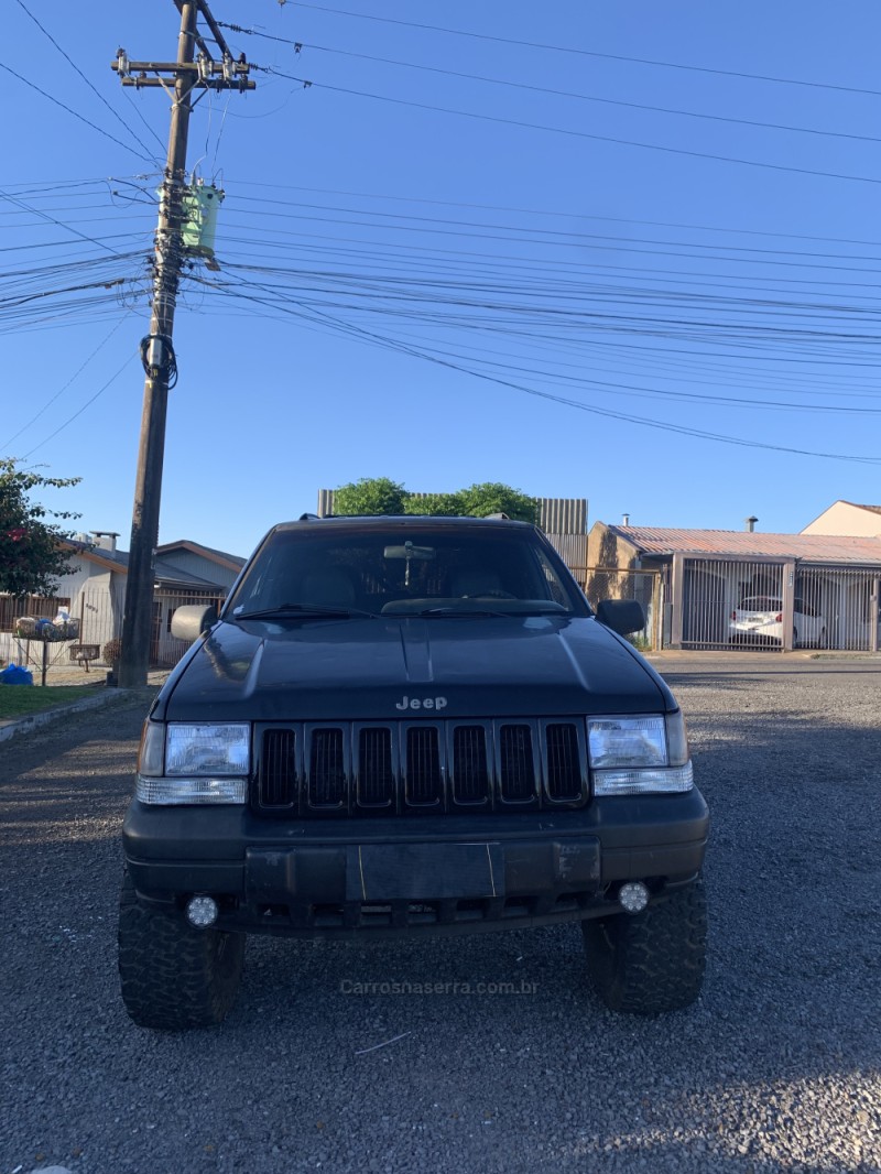 GRAND CHEROKEE 4.0 LAREDO 4X4 6I 12V GASOLINA 4P AUTOMÁTICO - 1998 - CAXIAS DO SUL