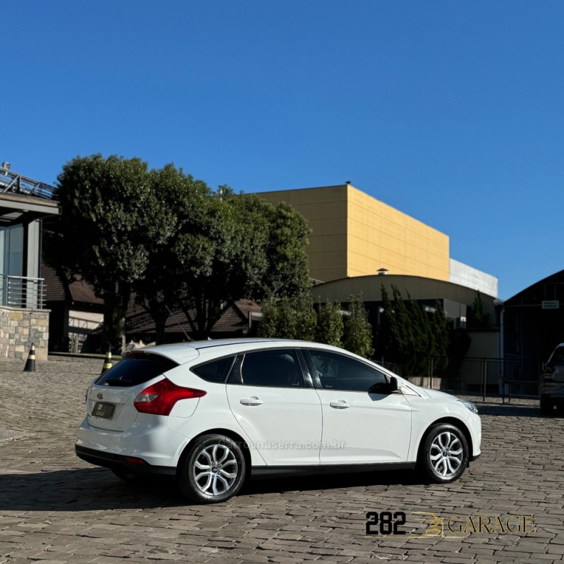 FOCUS 1.6 S 16V FLEX 4P MANUAL - 2014 - FARROUPILHA