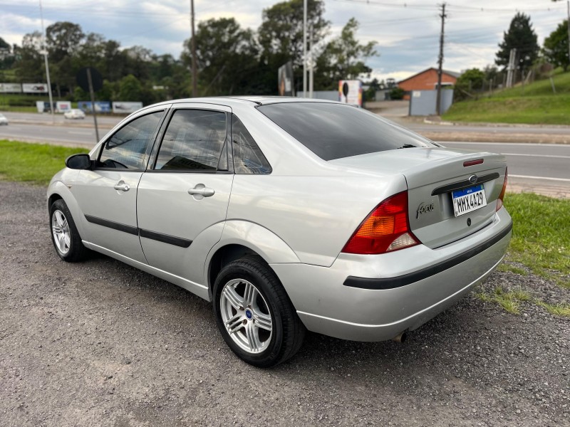 FOCUS 1.8 GLX SEDAN 16V GASOLINA 4P MANUAL - 2004 - FARROUPILHA