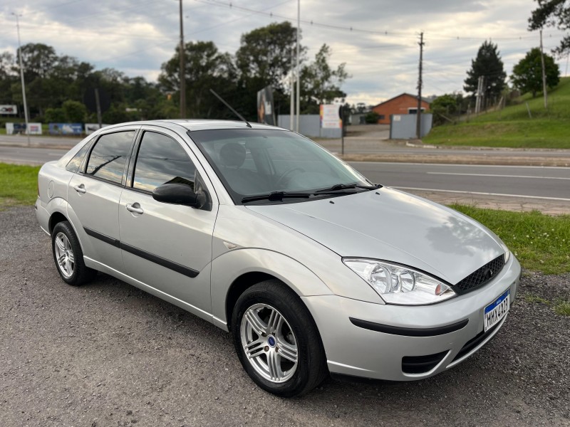 FOCUS 1.8 GLX SEDAN 16V GASOLINA 4P MANUAL - 2004 - FARROUPILHA