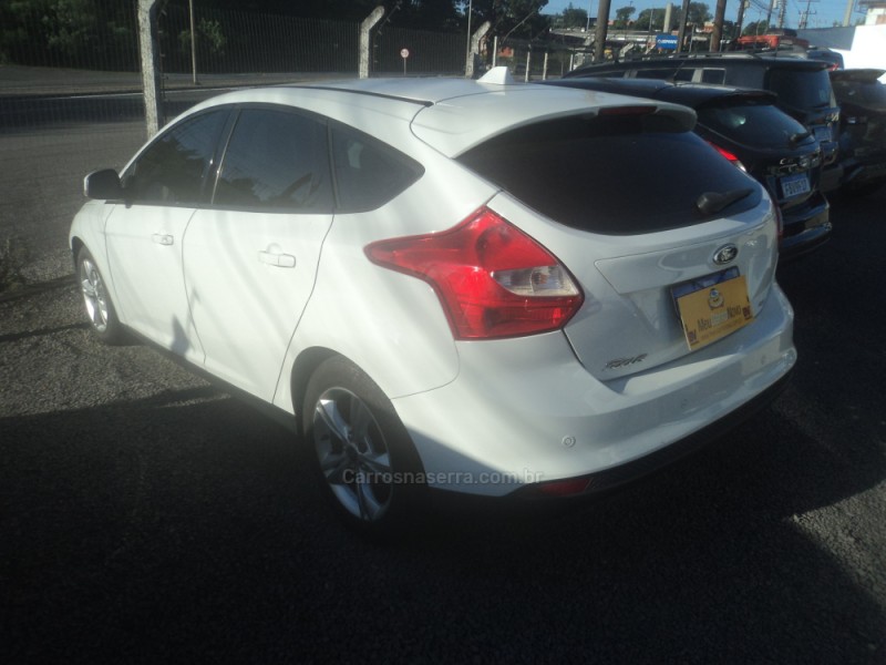 FOCUS 1.6 SE HATCH 16V FLEX 4P AUTOMÁTICO - 2015 - FARROUPILHA