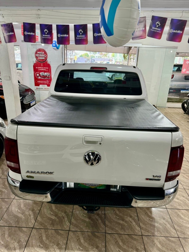 AMAROK 3.0 V6 TDI HIGHLINE CD DIESEL 4MOTION AUTOMÁTICO - 2020 - LAGOA VERMELHA