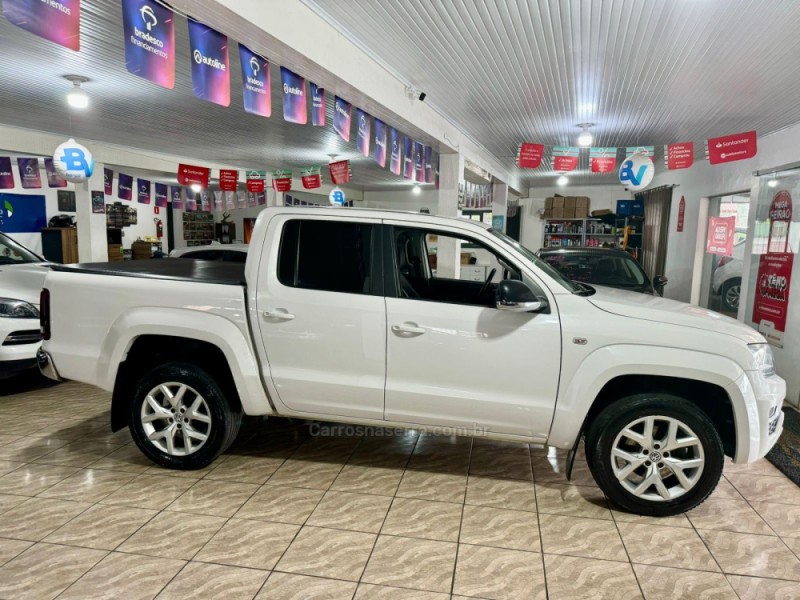 AMAROK 3.0 V6 TDI HIGHLINE CD DIESEL 4MOTION AUTOMÁTICO - 2020 - LAGOA VERMELHA