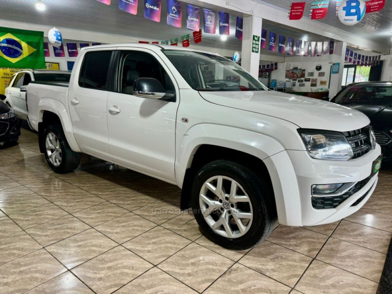 AMAROK 3.0 V6 TDI HIGHLINE CD DIESEL 4MOTION AUTOMÁTICO - 2020 - LAGOA VERMELHA