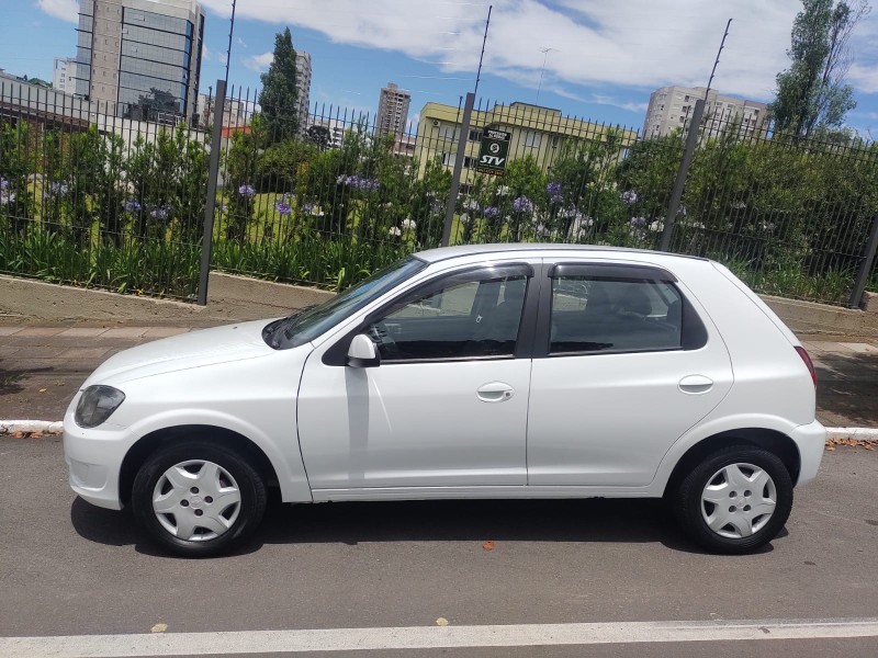 CELTA 1.0 MPFI LT 8V FLEX 4P MANUAL - 2015 - FARROUPILHA