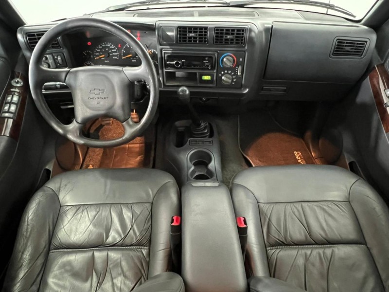 BLAZER 4.3 SFI DLX EXECUTIVE 4X2 V6 12V GASOLINA 4P MANUAL - 1999 - FARROUPILHA