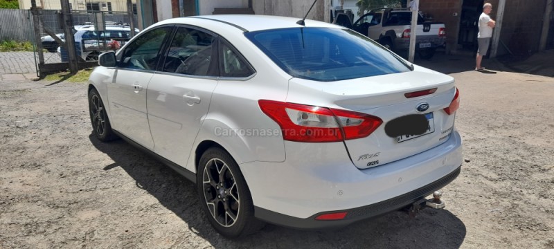 FOCUS 2.0 TITANIUM 16V FLEX 4P AUTOMÁTICO - 2014 - FARROUPILHA