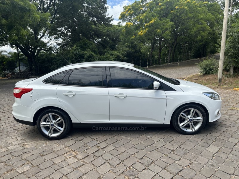 FOCUS 2.0 SE PLUS SEDAN 16V FLEX 4P AUTOMÁTICO - 2015 - NOVA PRATA