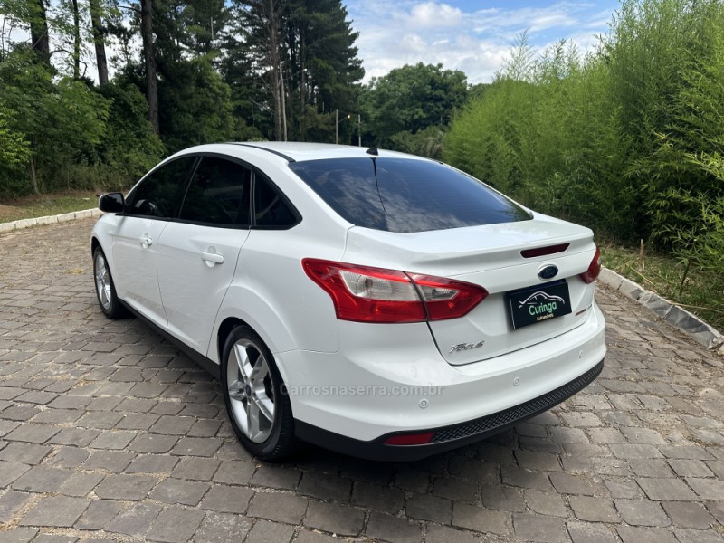 FOCUS 2.0 SE PLUS SEDAN 16V FLEX 4P AUTOMÁTICO - 2015 - NOVA PRATA