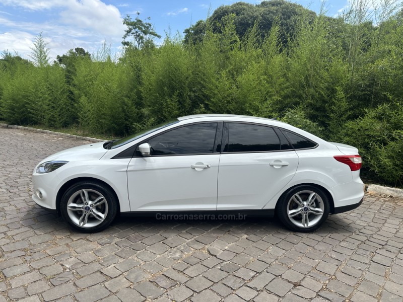 FOCUS 2.0 SE PLUS SEDAN 16V FLEX 4P AUTOMÁTICO - 2015 - NOVA PRATA