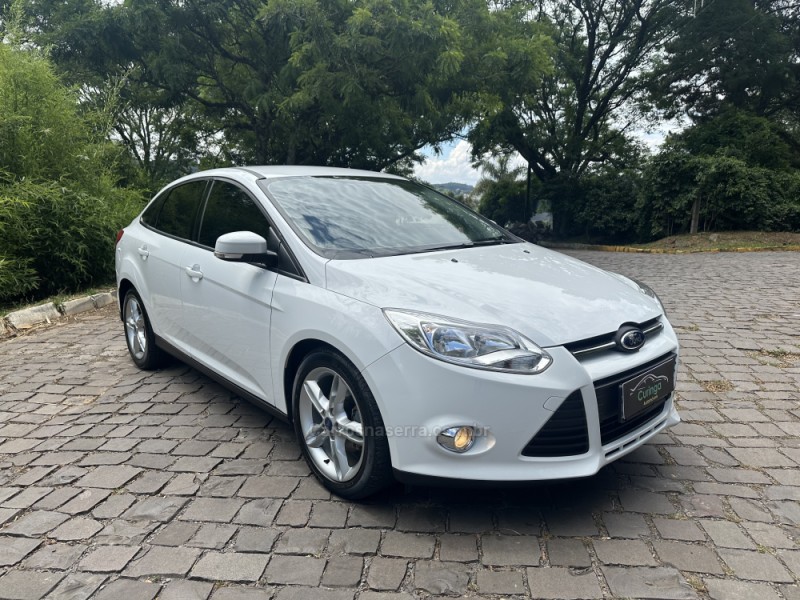 FOCUS 2.0 SE PLUS SEDAN 16V FLEX 4P AUTOMÁTICO - 2015 - NOVA PRATA