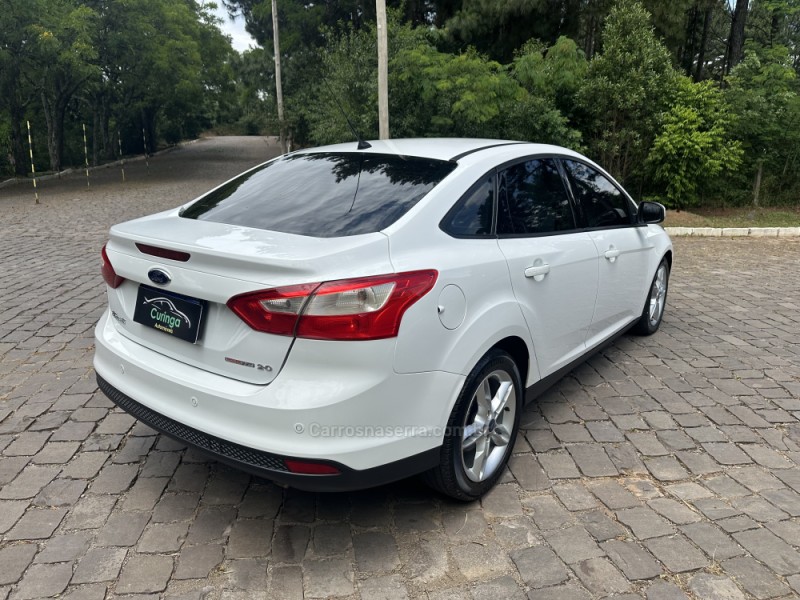 FOCUS 2.0 SE PLUS SEDAN 16V FLEX 4P AUTOMÁTICO - 2015 - NOVA PRATA