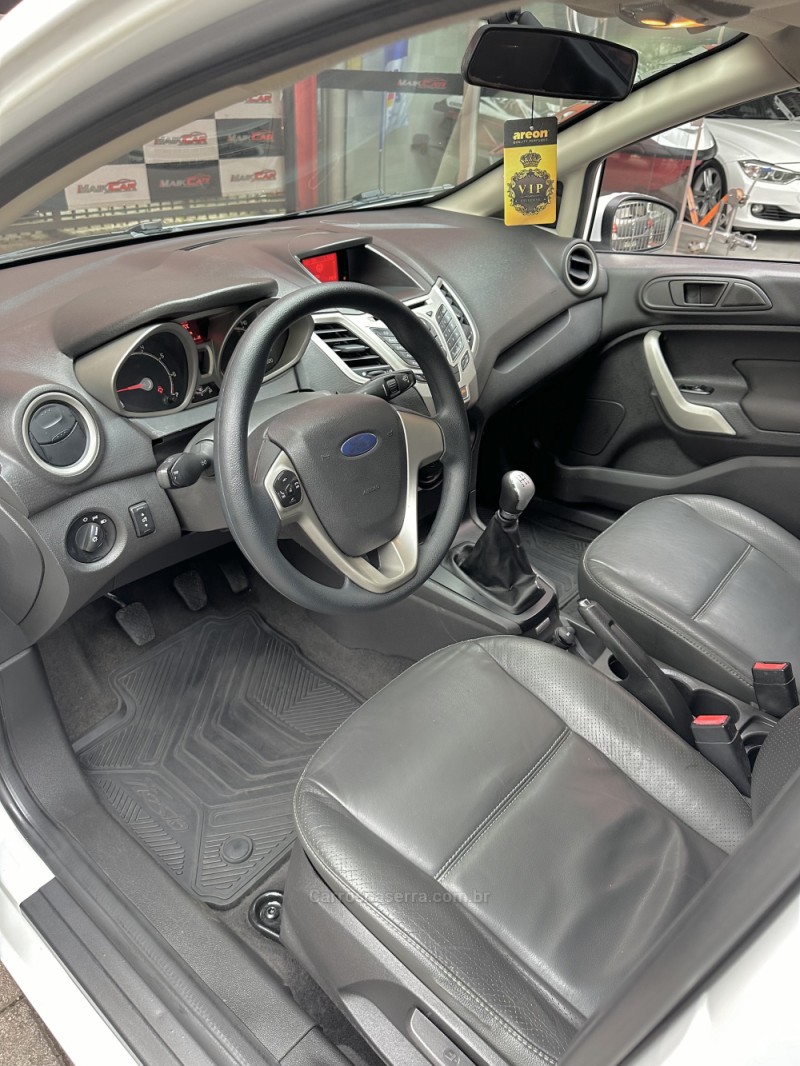 FIESTA 1.6 SE PLUS SEDAN 16V FLEX 4P AUTOMÁTICO - 2013 - ESTâNCIA VELHA