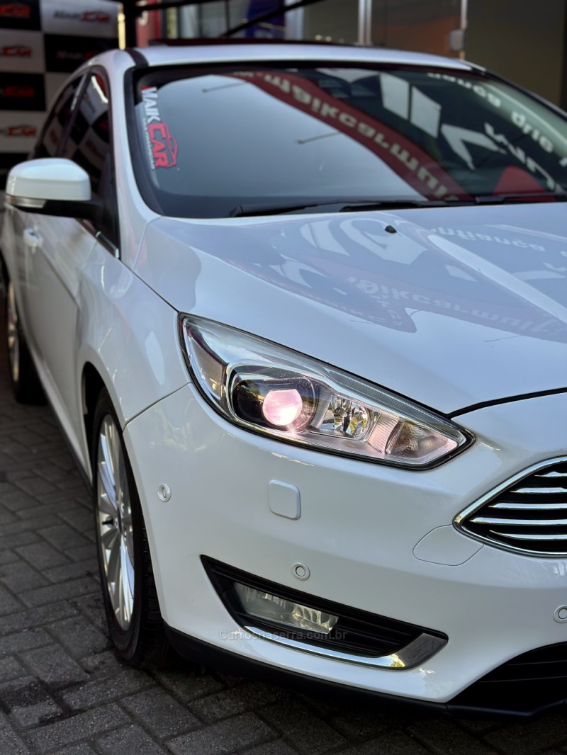 FOCUS 2.0 TITANIUM PLUS FASTBACK 16V FLEX 4P AUTOMÁTICO - 2016 - ESTâNCIA VELHA