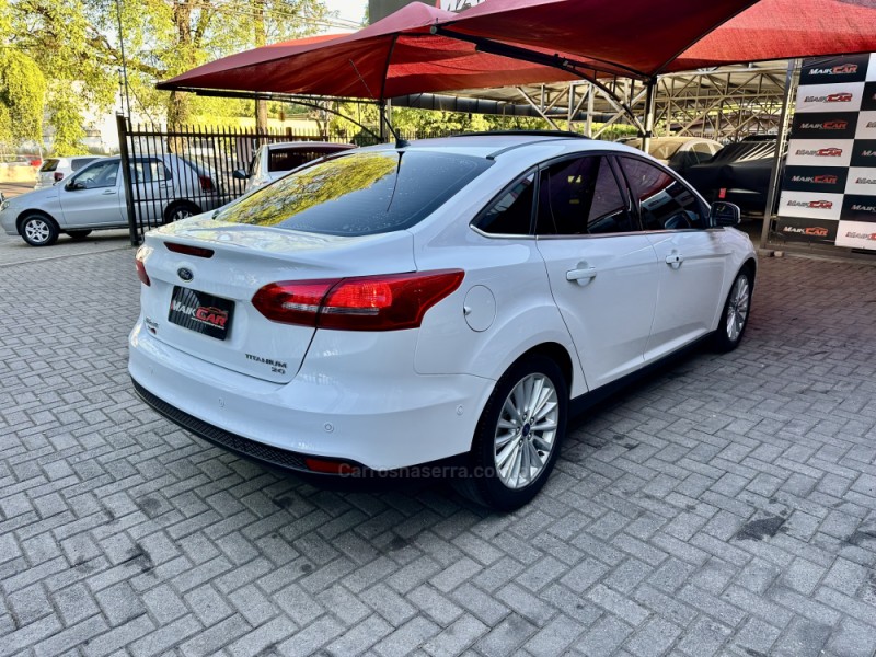 FOCUS 2.0 TITANIUM PLUS FASTBACK 16V FLEX 4P AUTOMÁTICO - 2016 - ESTâNCIA VELHA