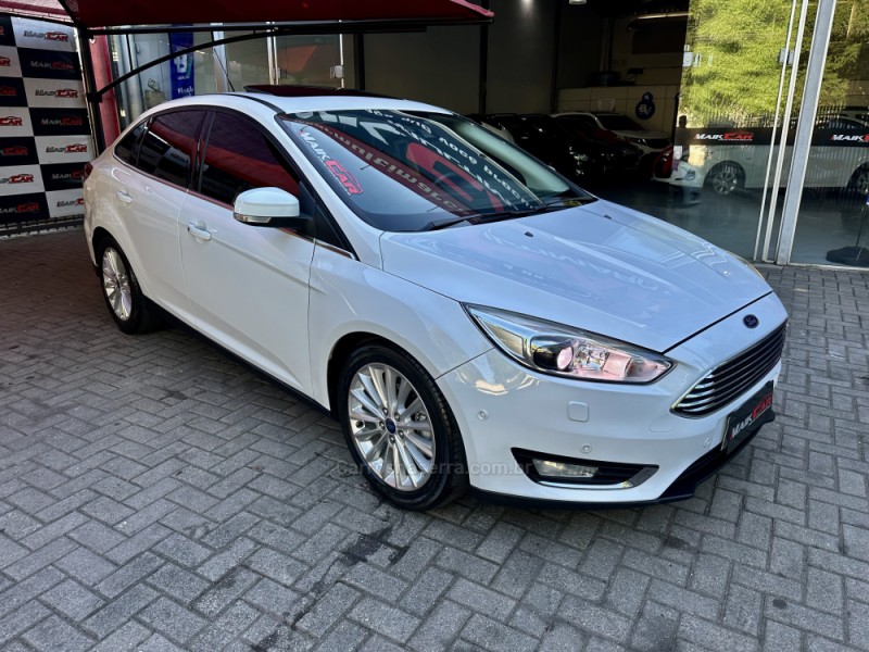 FOCUS 2.0 TITANIUM PLUS FASTBACK 16V FLEX 4P AUTOMÁTICO - 2016 - ESTâNCIA VELHA