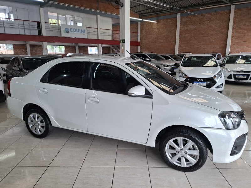 ETIOS 1.5 X PLUS 16V FLEX 4P MANUAL - 2021 - FARROUPILHA