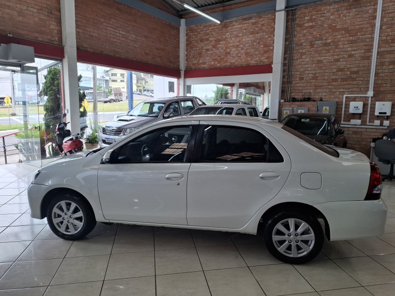 ETIOS 1.5 X PLUS 16V FLEX 4P MANUAL - 2021 - FARROUPILHA