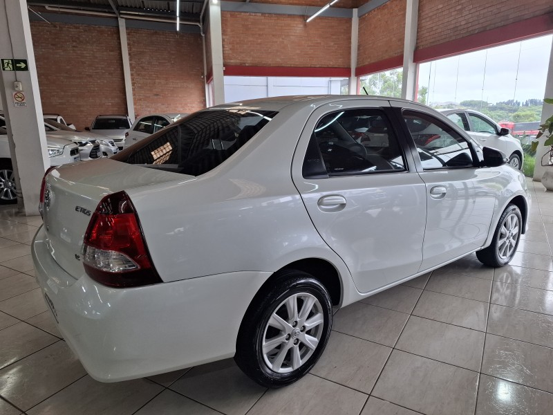 ETIOS 1.5 X PLUS 16V FLEX 4P MANUAL - 2021 - FARROUPILHA