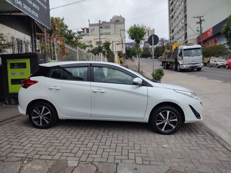 YARIS 1.5 XS CONNECT 16V FLEX 4P AUTOMÁTICO - 2022 - CAXIAS DO SUL