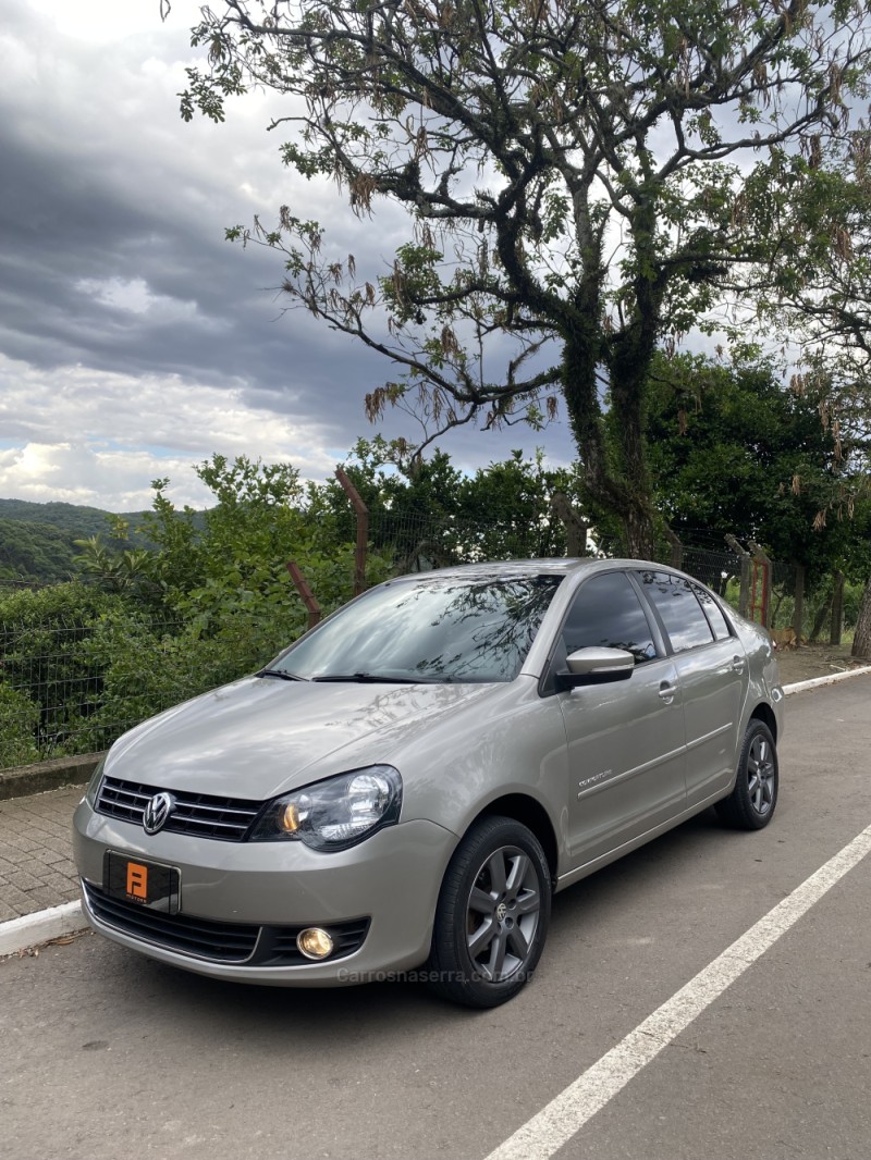 POLO 1.6 MI COMFORTLINE 8V FLEX 4P MANUAL - 2013 - NOVA ARAçá