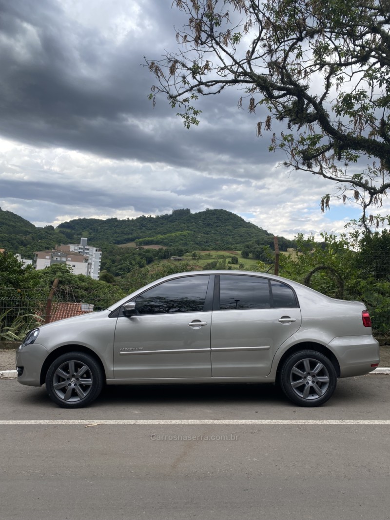 POLO 1.6 MI COMFORTLINE 8V FLEX 4P MANUAL - 2013 - NOVA ARAçá