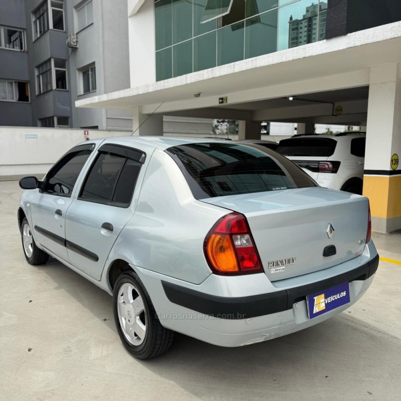 CLIO 1.6 PRIVILÉGE SEDAN 16V GASOLINA 4P MANUAL - 2004 - CAXIAS DO SUL