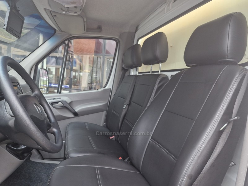 SPRINTER 2.2 FURGÃO STREET 415 CDI TETO BAIXO DIESEL 3P MANUAL - 2018 - LAJEADO