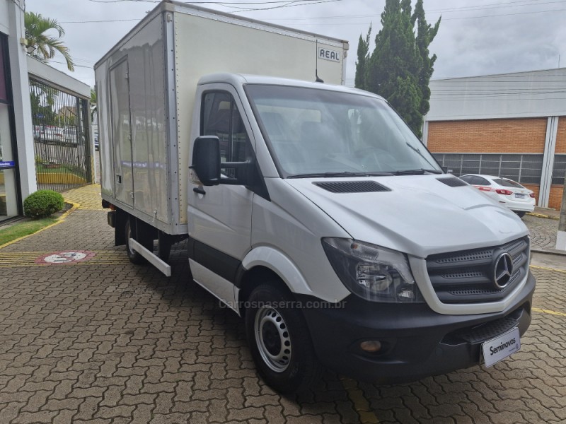 SPRINTER 2.2 FURGÃO STREET 415 CDI TETO BAIXO DIESEL 3P MANUAL - 2018 - LAJEADO