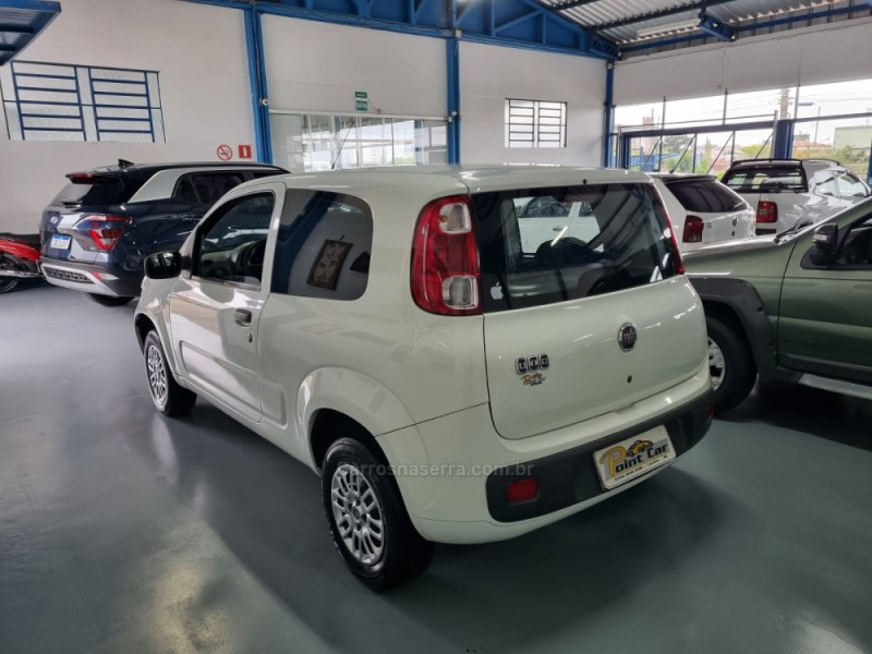 UNO 1.0 VIVACE 8V FLEX 2P MANUAL - 2013 - VACARIA