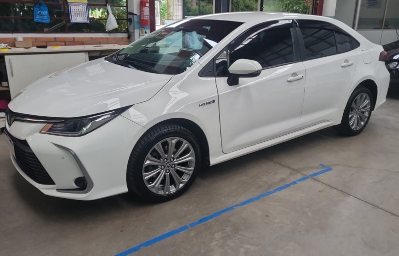 COROLLA 1.8 ALTIS 16V HÍBRIDO 4P AUTOMÁTICO - 2023 - FLORES DA CUNHA