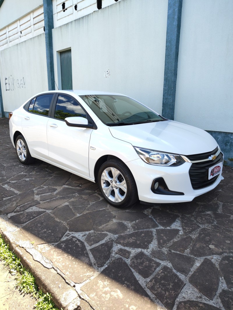 ONIX 1.0 LTZ 12V TURBO FLEX 4P MANUAL - 2023 - TRêS COROAS