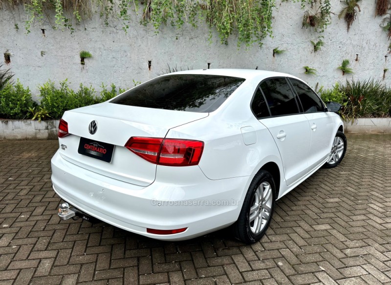 JETTA 2.0 COMFORTLINE FLEX 4P TIPTRONIC - 2015 - SAPIRANGA