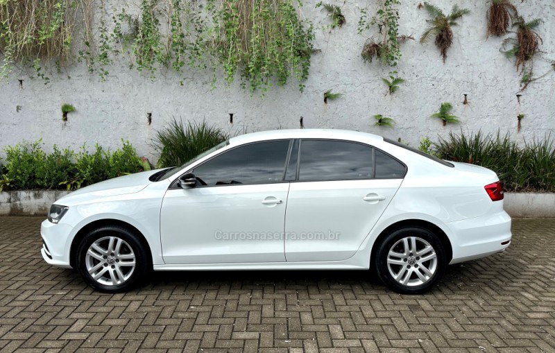 JETTA 2.0 COMFORTLINE FLEX 4P TIPTRONIC - 2015 - SAPIRANGA