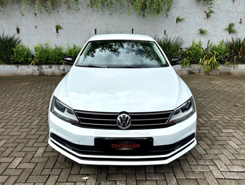 JETTA 2.0 COMFORTLINE FLEX 4P TIPTRONIC - 2015 - SAPIRANGA