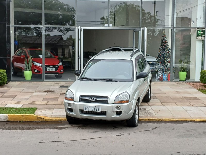 TUCSON 2.0 GL 2WD 16V GASOLINA 4P MANUAL - 2012 - FARROUPILHA