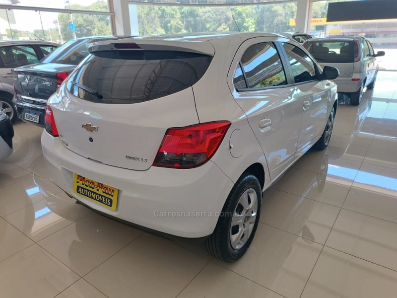 ONIX 1.4 MPFI LT 8V FLEX 4P MANUAL - 2013 - NOVA PETRóPOLIS