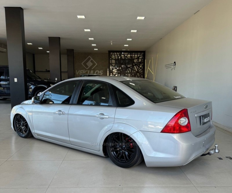 FOCUS 2.0 SEDAN 16V GASOLINA 4P MANUAL - 2011 - ENCANTADO