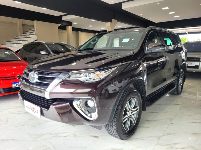 HILUX SW4 2.7 SRV 4X2 16V FLEX 7 LUGARES 4P AUTOMÁTICO - 2018 - CAXIAS DO SUL