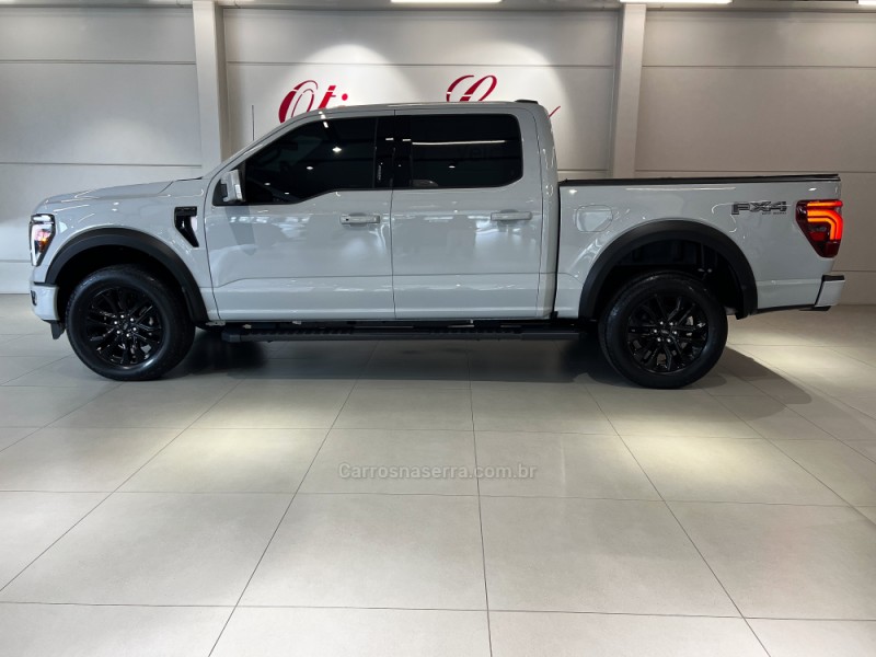 F-150 5.0 V8 CD LARIAT BLACK FX4 GASOLINA 4P AUTOMÁTICO - 2024 - FLORES DA CUNHA