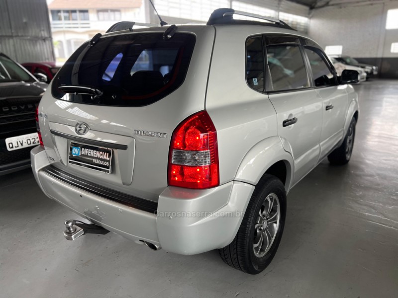 TUCSON 2.0 MPFI GL 16V 142CV 2WD GASOLINA 4P MANUAL - 2011 - CAXIAS DO SUL