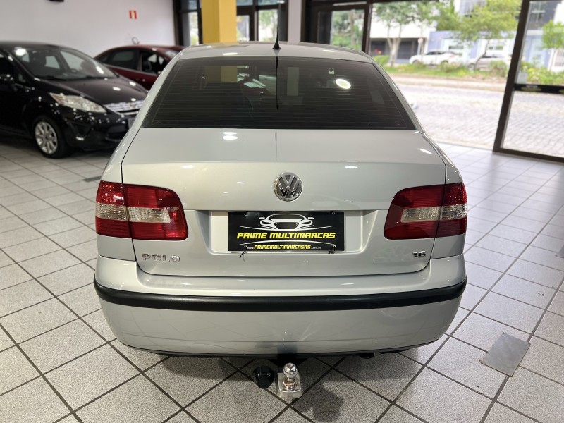 POLO SEDAN 1.6 MI 8V FLEX 4P MANUAL - 2006 - CAXIAS DO SUL