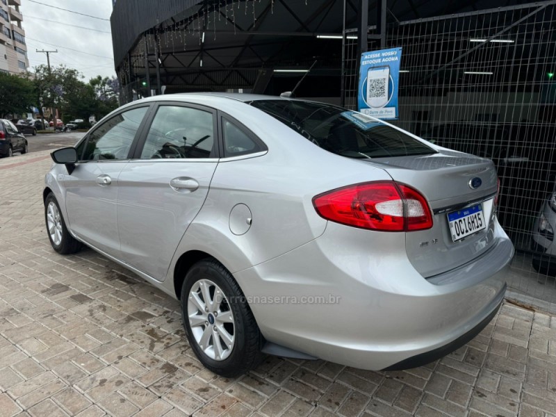 FIESTA 1.6 SEL SEDAN 16V FLEX 4P MANUAL  - 2011 - TAPEJARA