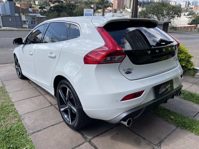 V40 2.0 T5 R DESIGN TURBO GASOLINA 4P AUTOMÁTICO - 2014 - CAXIAS DO SUL