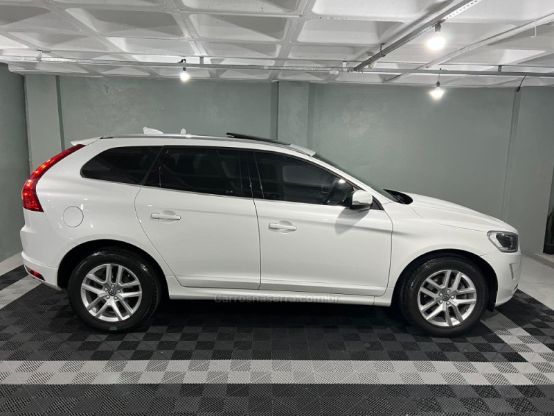 XC60 2.4 D5 MOMENTUM DIESEL AWD 4P AUTOMÁTICO - 2017 - BENTO GONçALVES