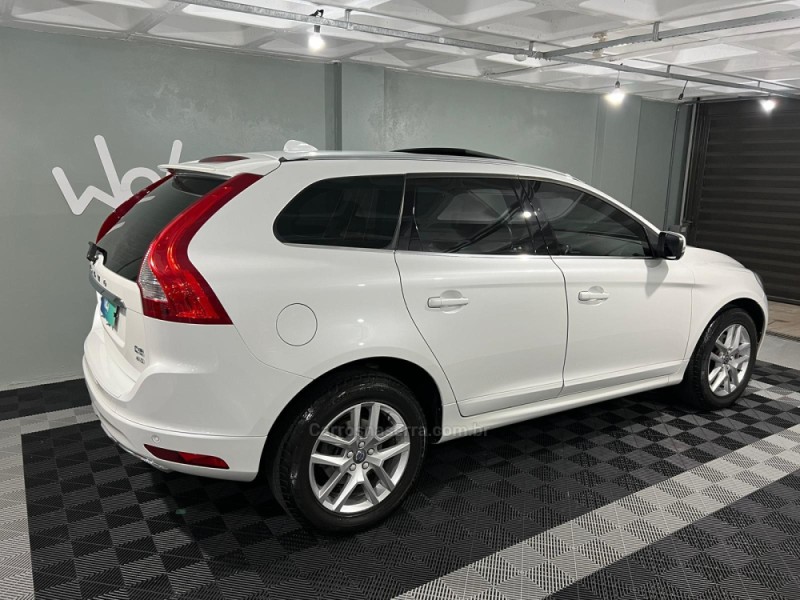 XC60 2.4 D5 MOMENTUM DIESEL AWD 4P AUTOMÁTICO - 2017 - BENTO GONçALVES