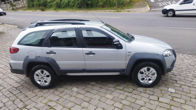 PALIO 1.8 MPI ADVENTURE WEEKEND ITALIA 16V FLEX MANUAL - 2011 - FARROUPILHA